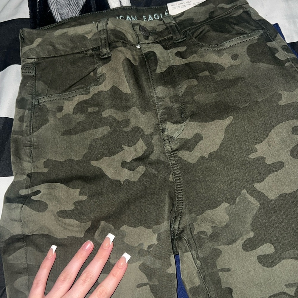 AMERICAN EAGLE CAMO JEANS
